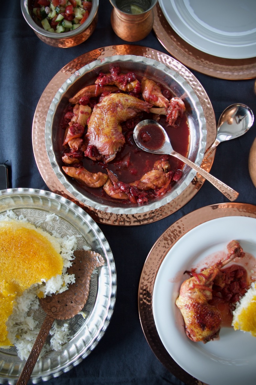 Khoresht-e Albaloo - One-Pan Huhn mit Sauerkirschen خورشت آلبالو