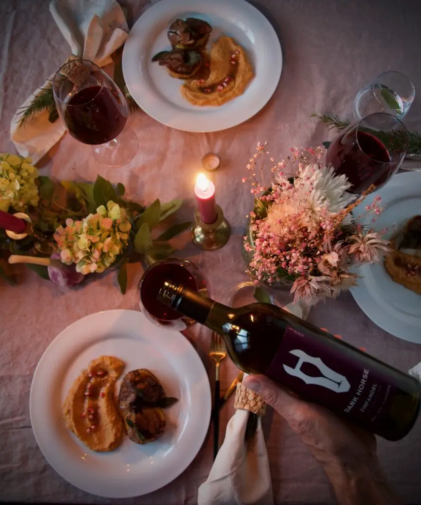 Hähnchenleber in Granatapfeljus mit Quittenringe Süßkartoffelpüree und Zinfandel Rotwein